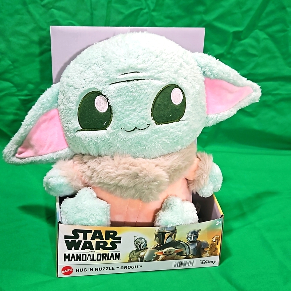 Disney Mattel Star Wars Hug 'N Nuzzle Grogu plush